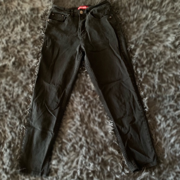 Union Bay Extra Comfort Crop Jeans - Picture 2 of 3